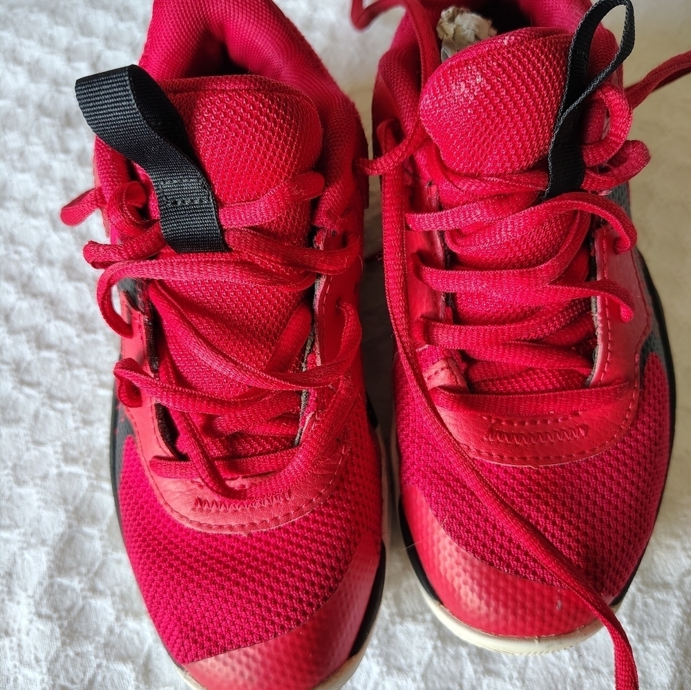 UNDER ARMOUR Red Athletic Sneakers, Size 12.5, Pre-owned